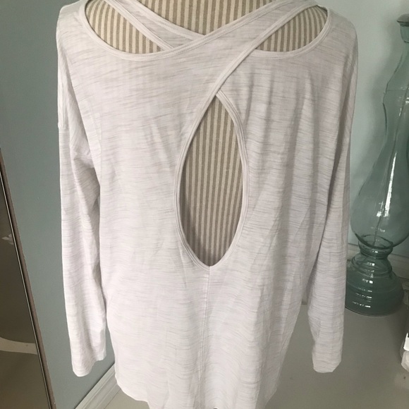 Lululemon 10? Back Into It Long Sleeve Tee Shirt Open Back Keyhole Relaxed Beige - Picture 2 of 5